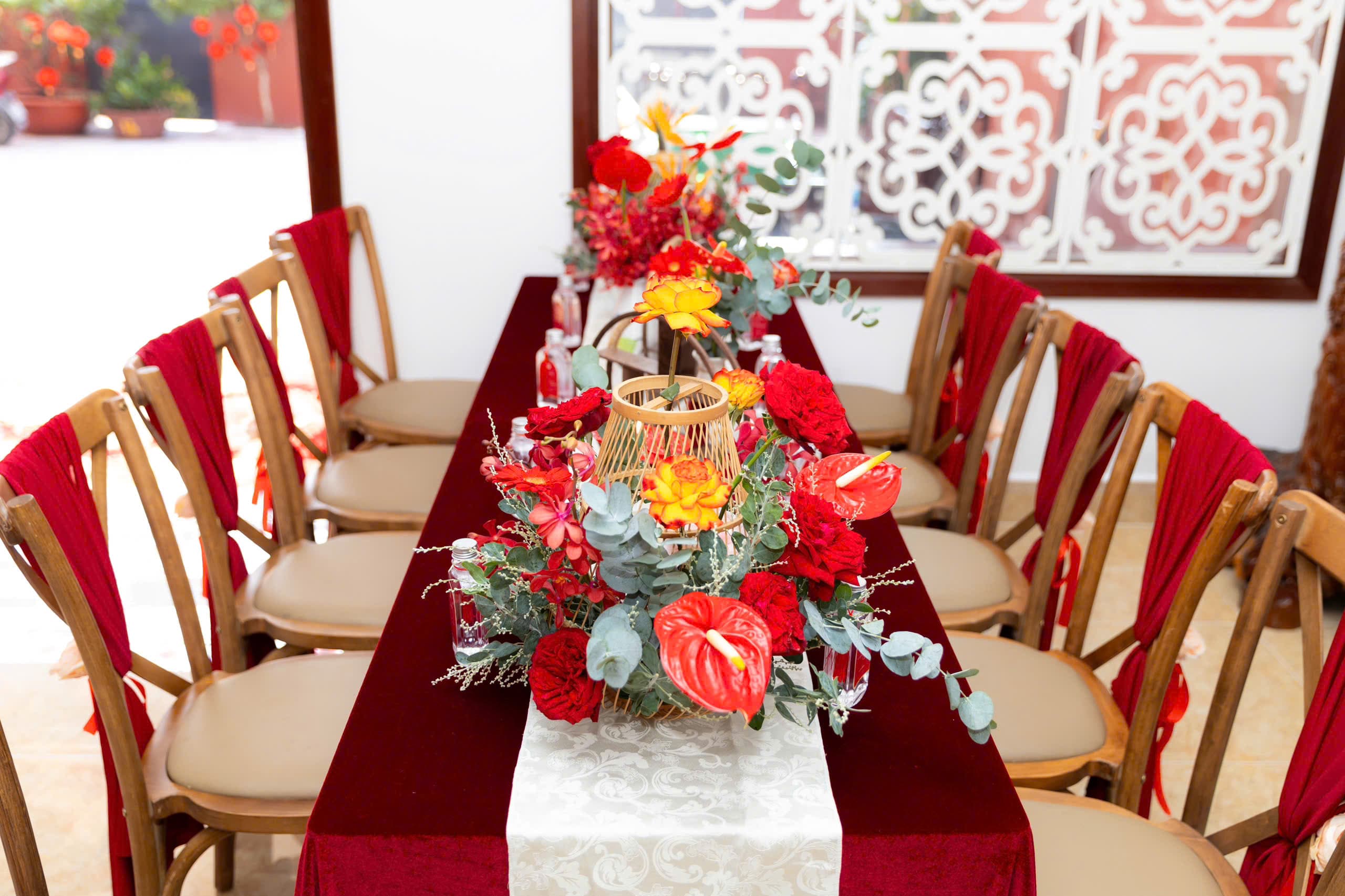 Trang trí gia tiên tone đỏ 