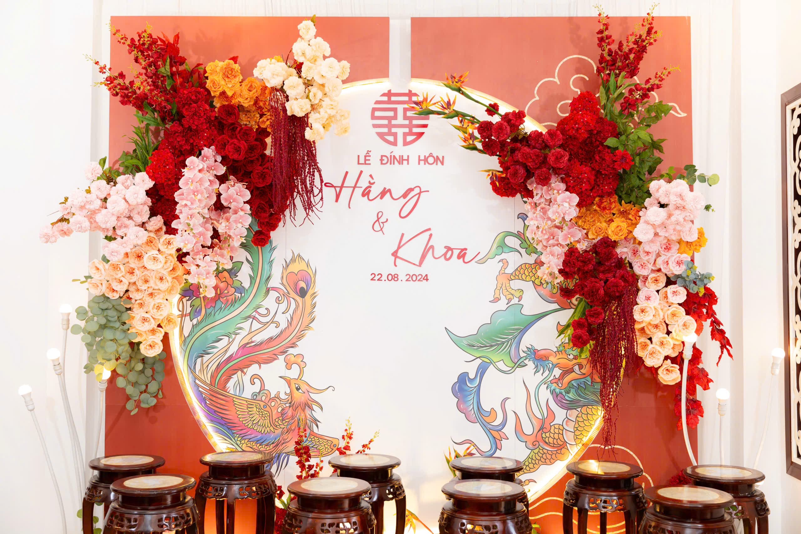Trang trí gia tiên tone đỏ 