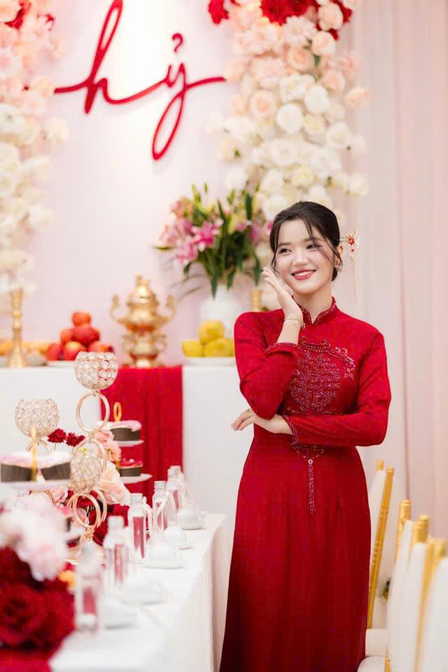 Trang trí gia tiên tông màu đỏ – hồng – trắng