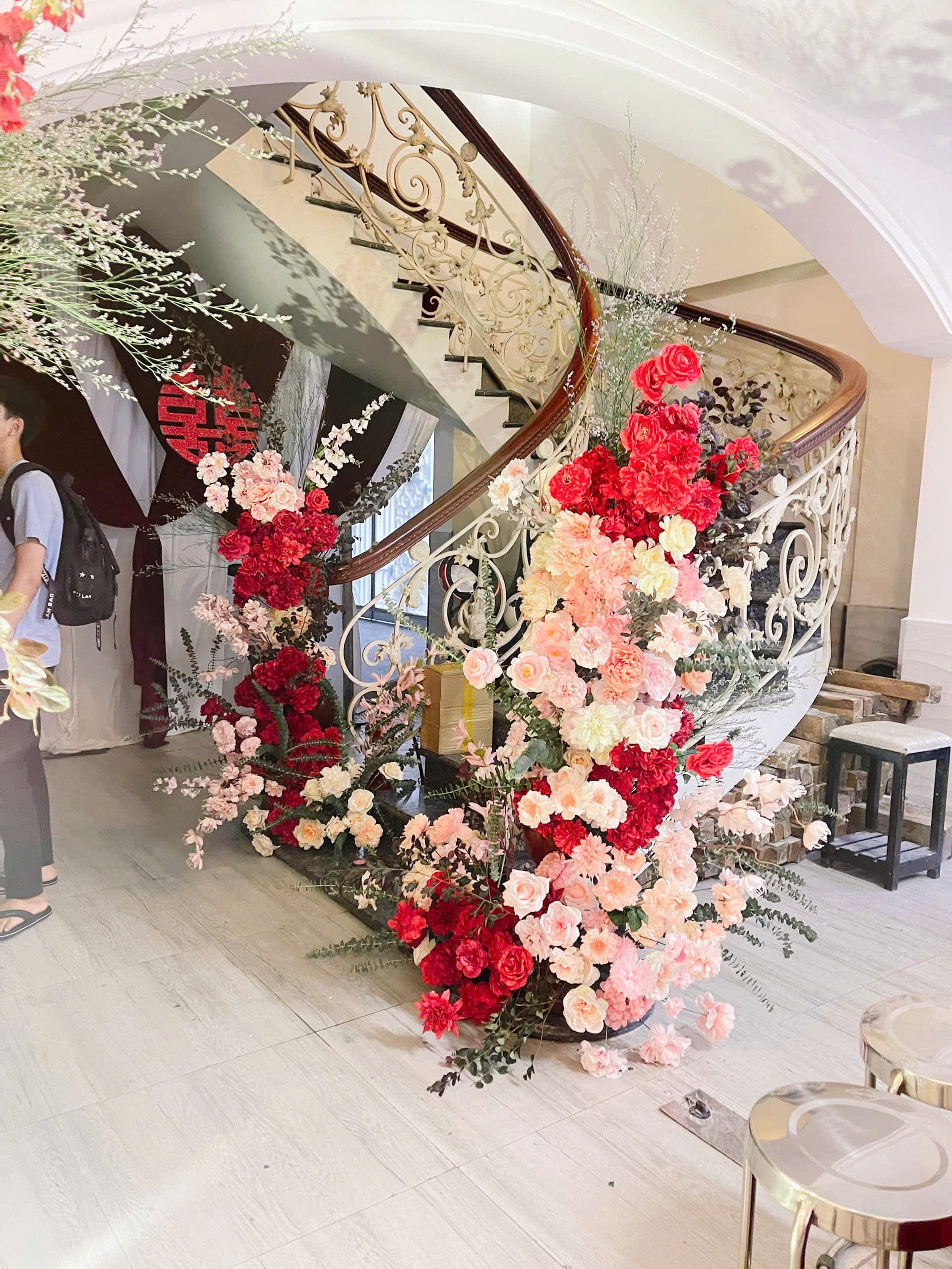 Trang trí gia tiên tone hồng đỏ 