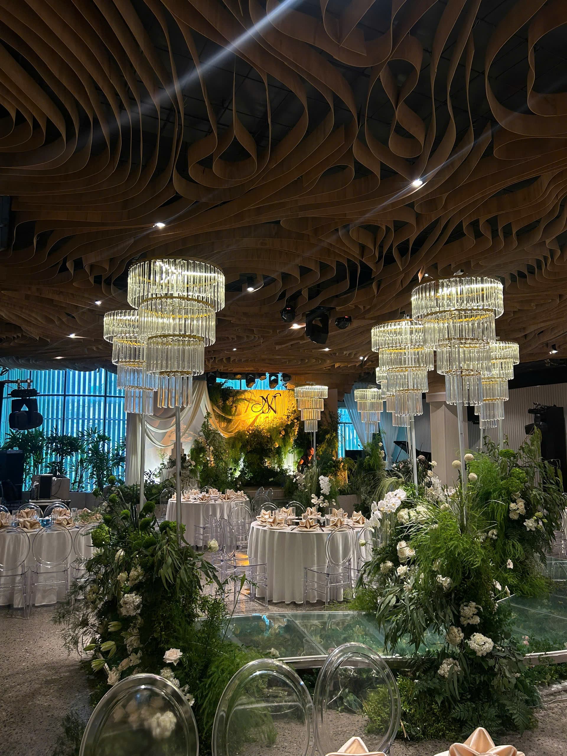 Cổng hoa xanh lá tại Aqua Jardin