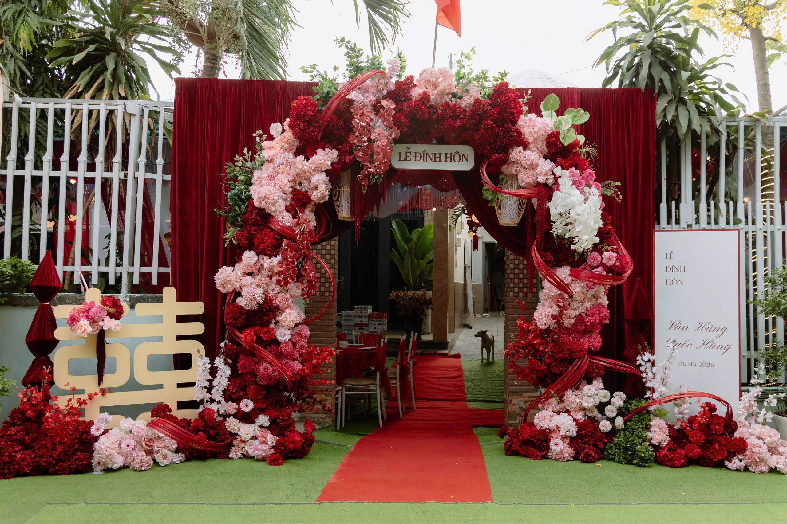 Mẫu Decor Lễ Đính Hôn Đỏ Hồng 
