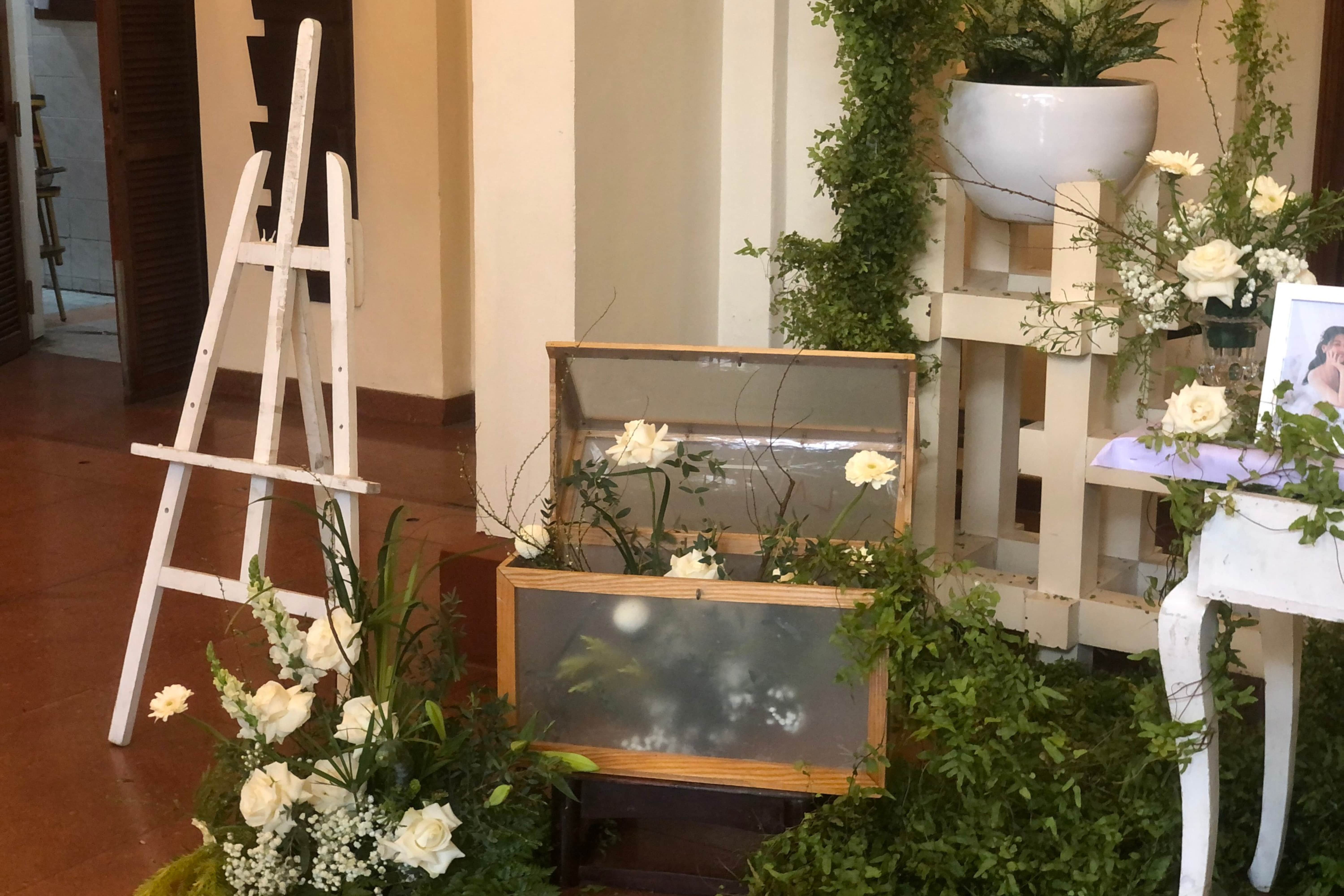 BÀN GALLERY ĐÁM CƯỚI