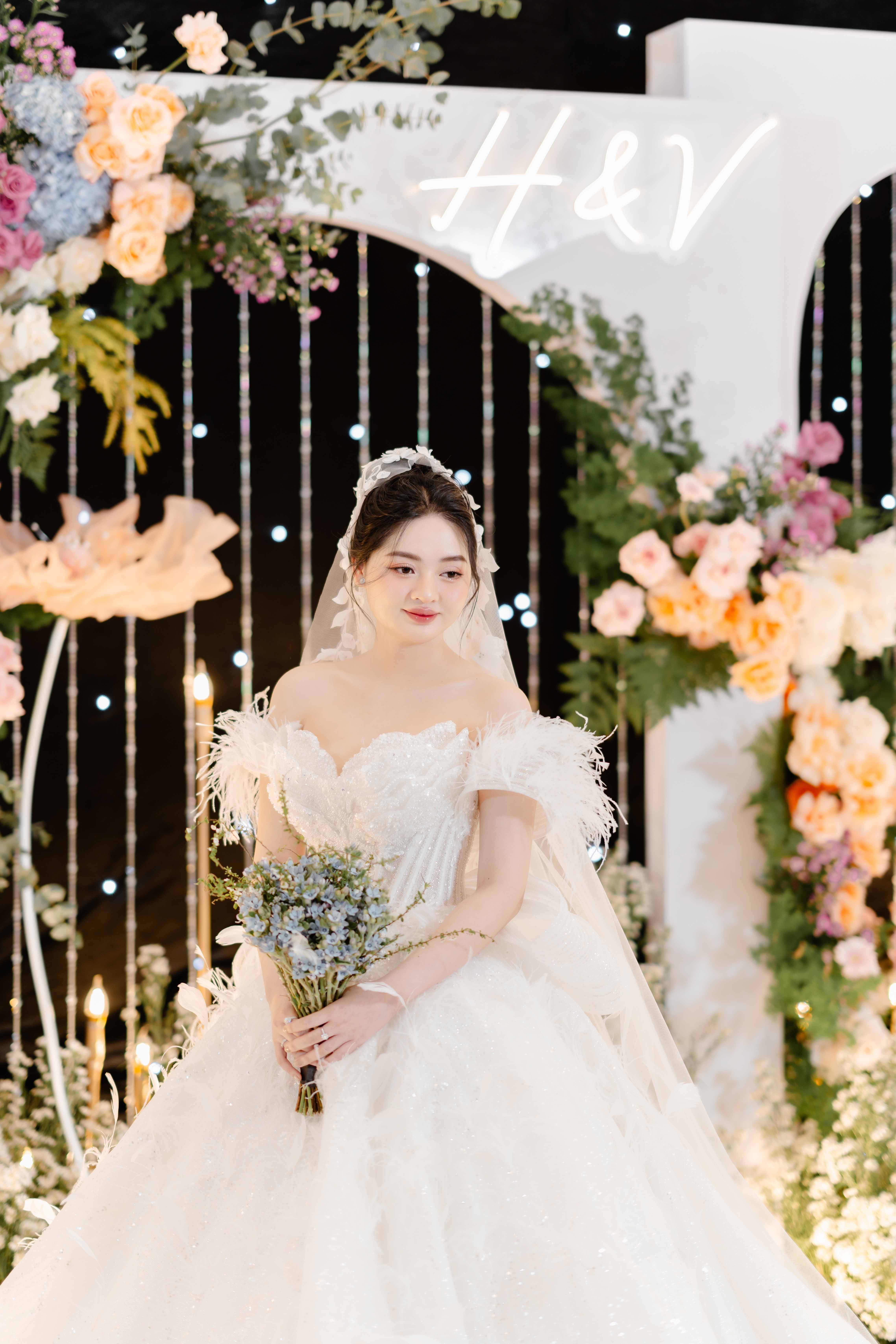 HOA CẦM TAY CÔ DÂU