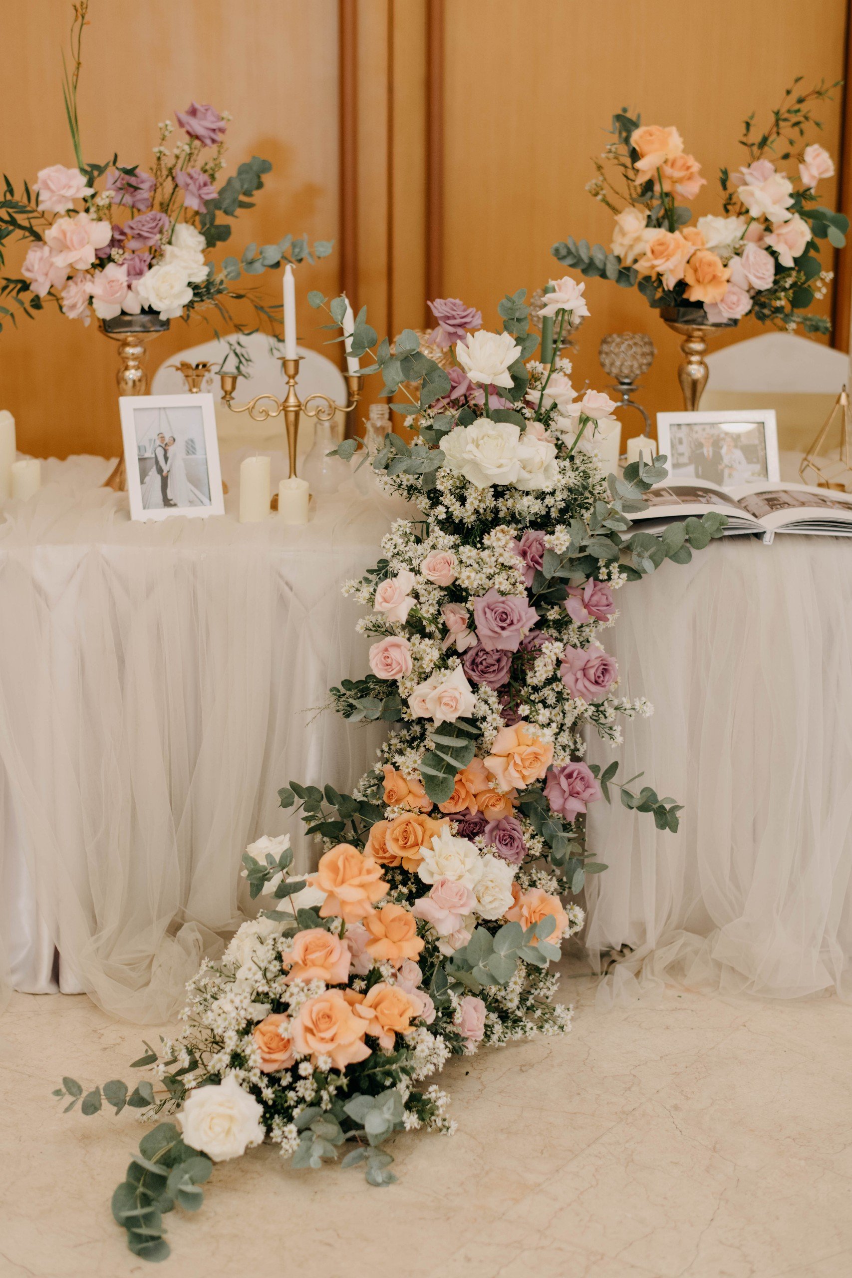 BÀN GALLERY ĐÁM CƯỚI