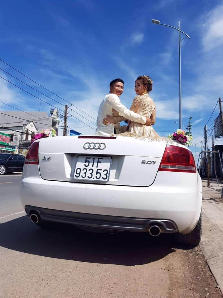 THUÊ XE HOA MUI TRẦN - AUDI A4