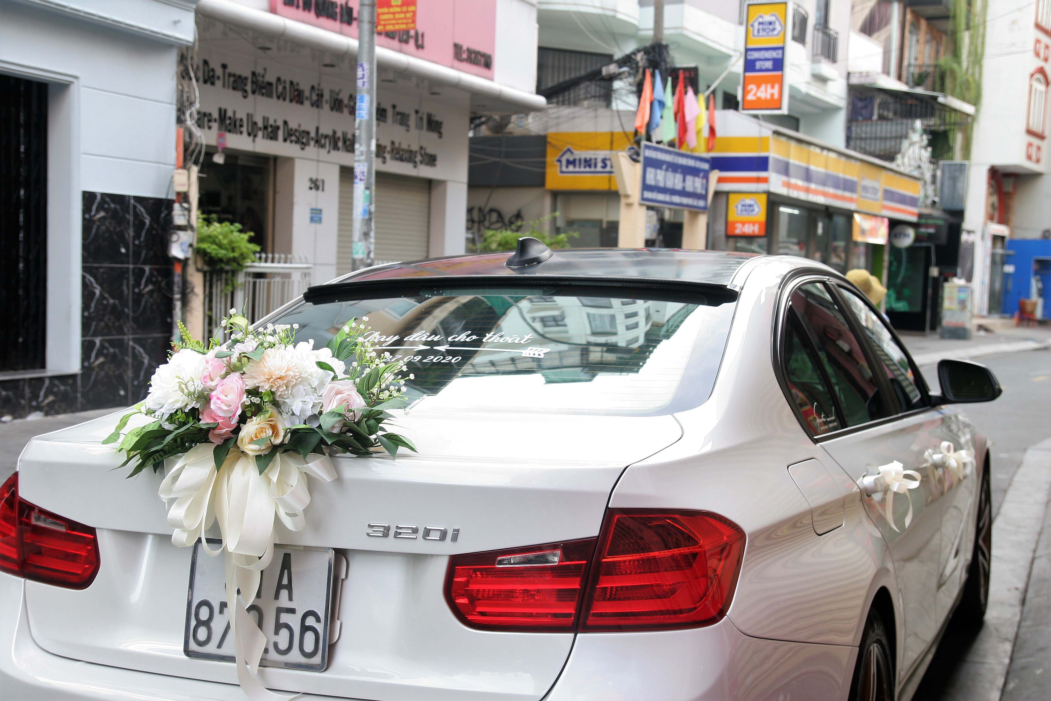 thuê xe hoa BMW 320i