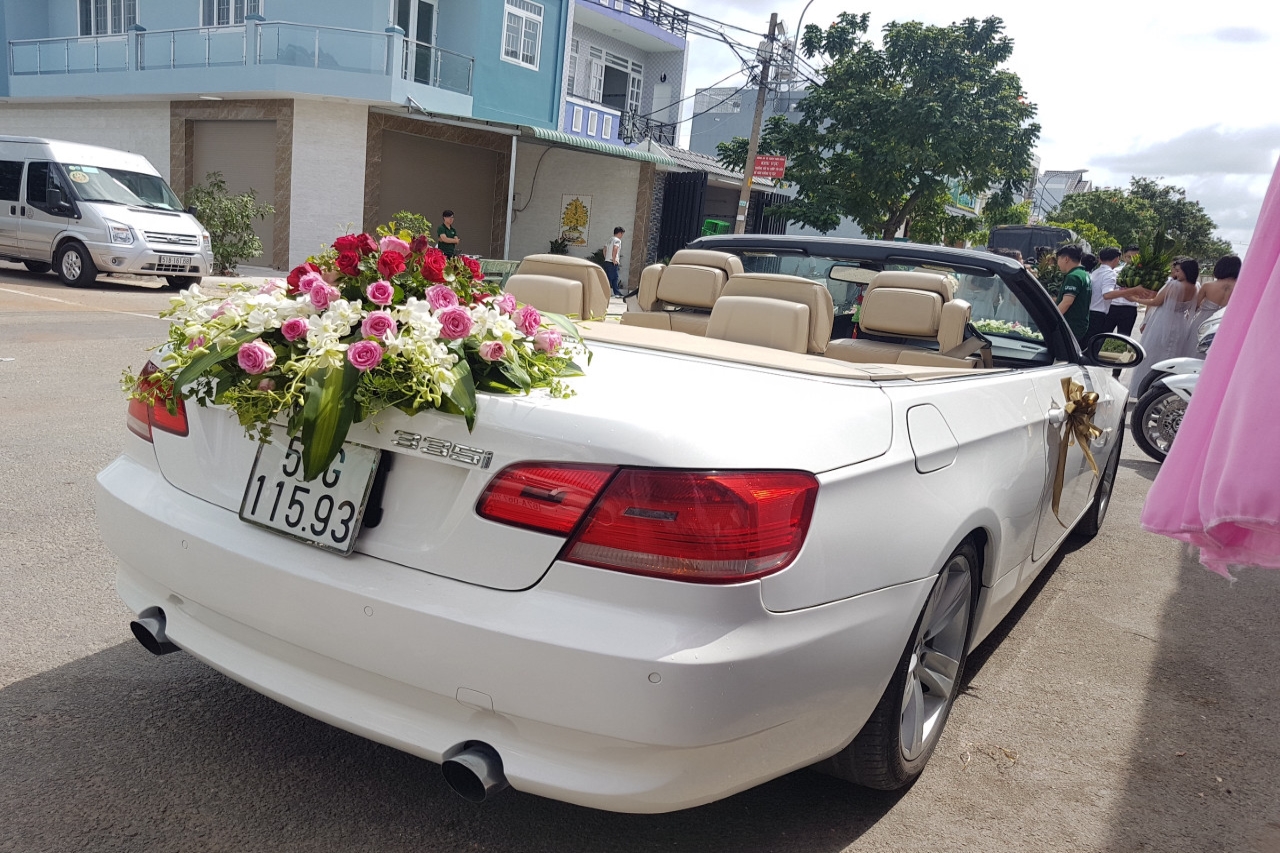 THUÊ XE HOA MUI TRẦN - BMW 335i