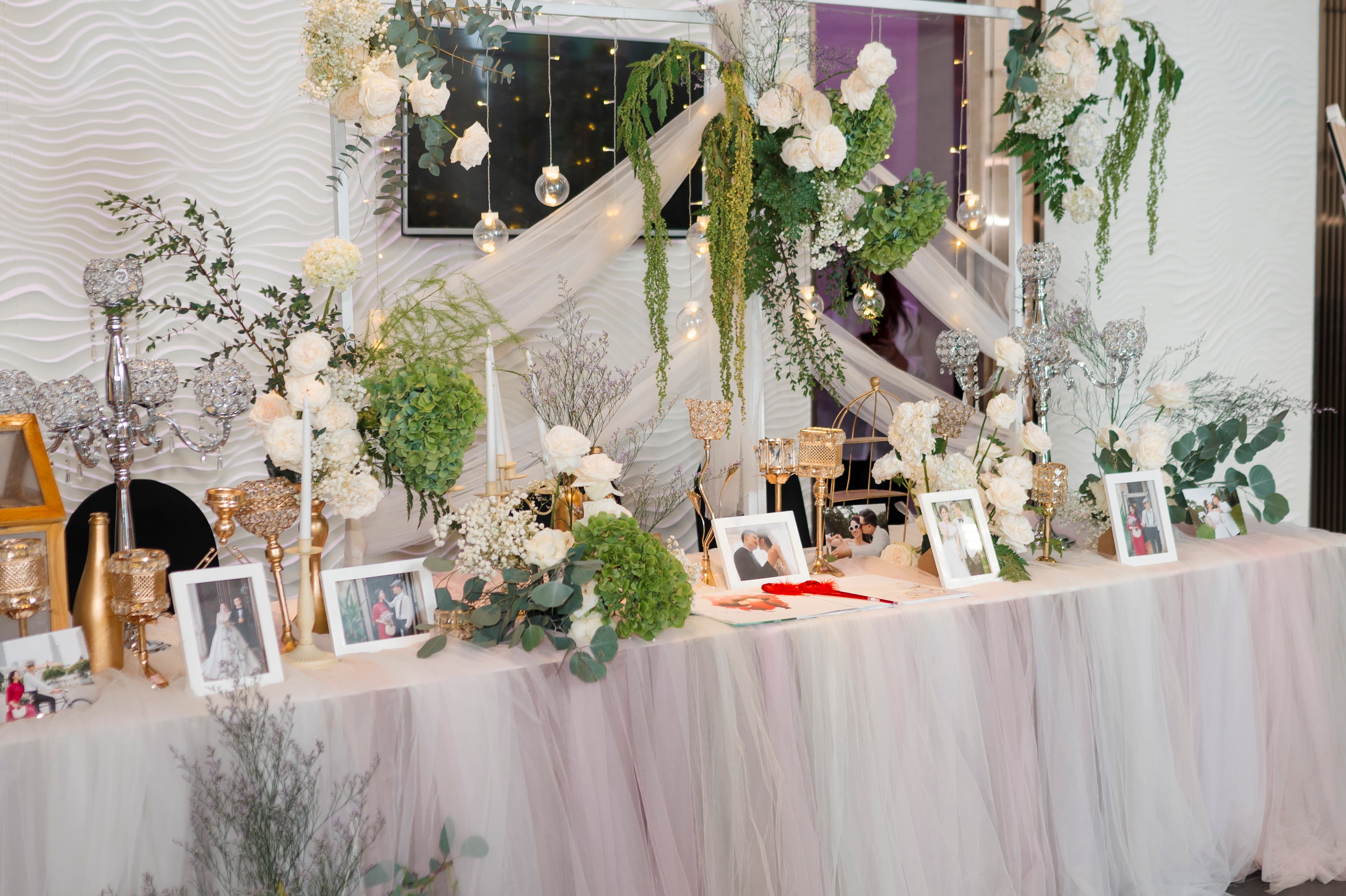 BÀN GALLERY ĐÁM CƯỚI