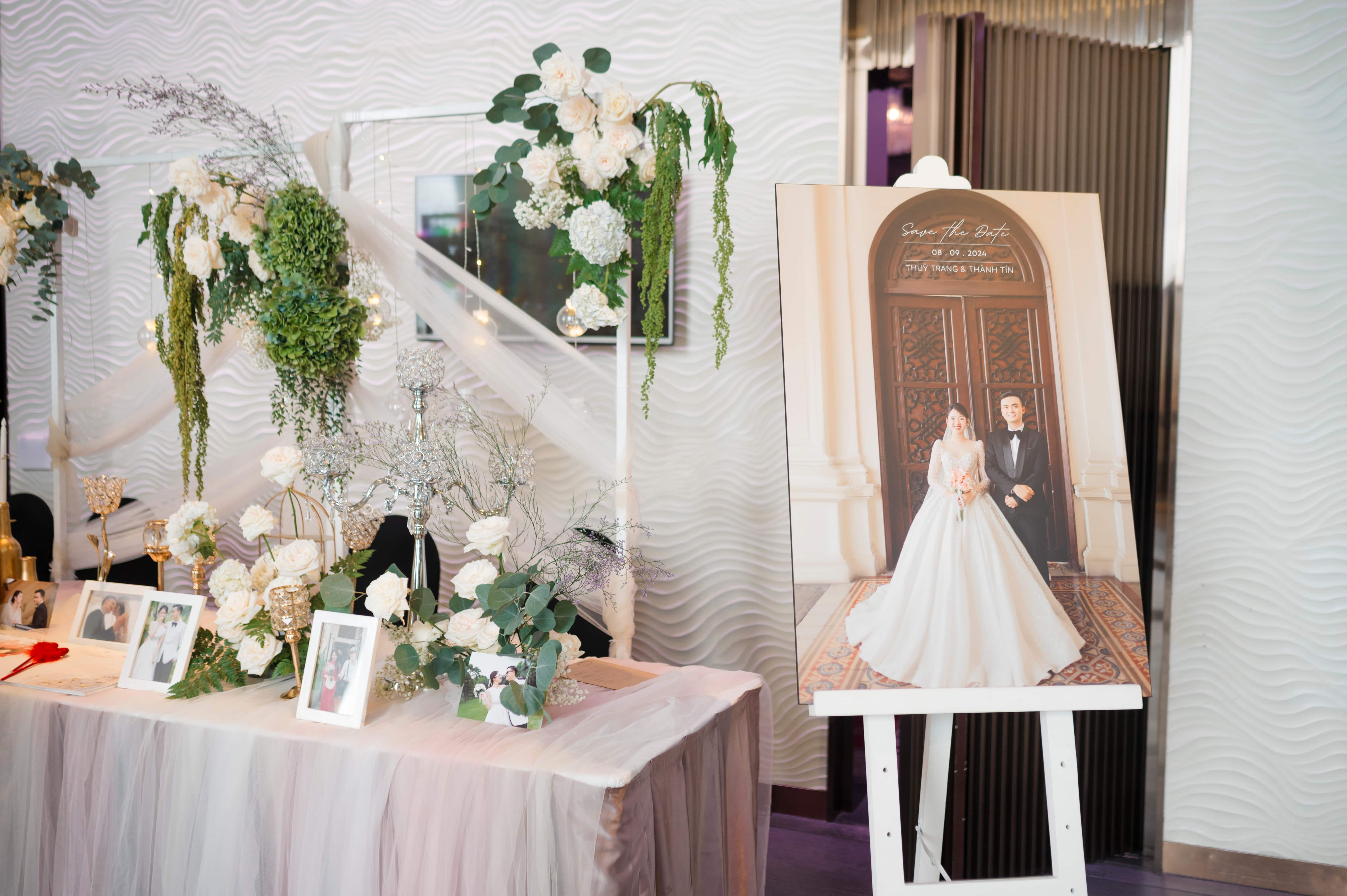 BÀN GALLERY ĐÁM CƯỚI