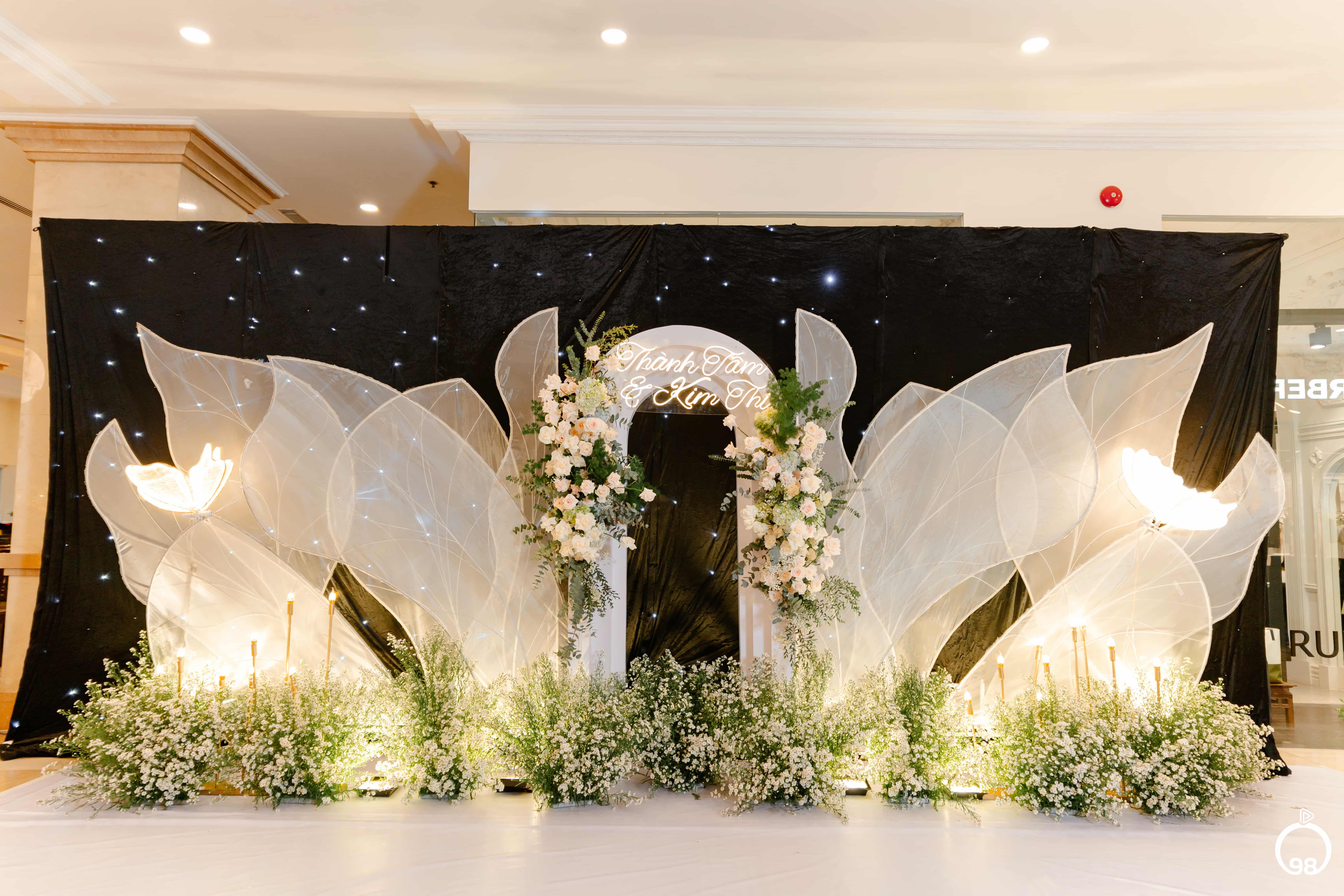 Backdrop chụp hình đám cưới