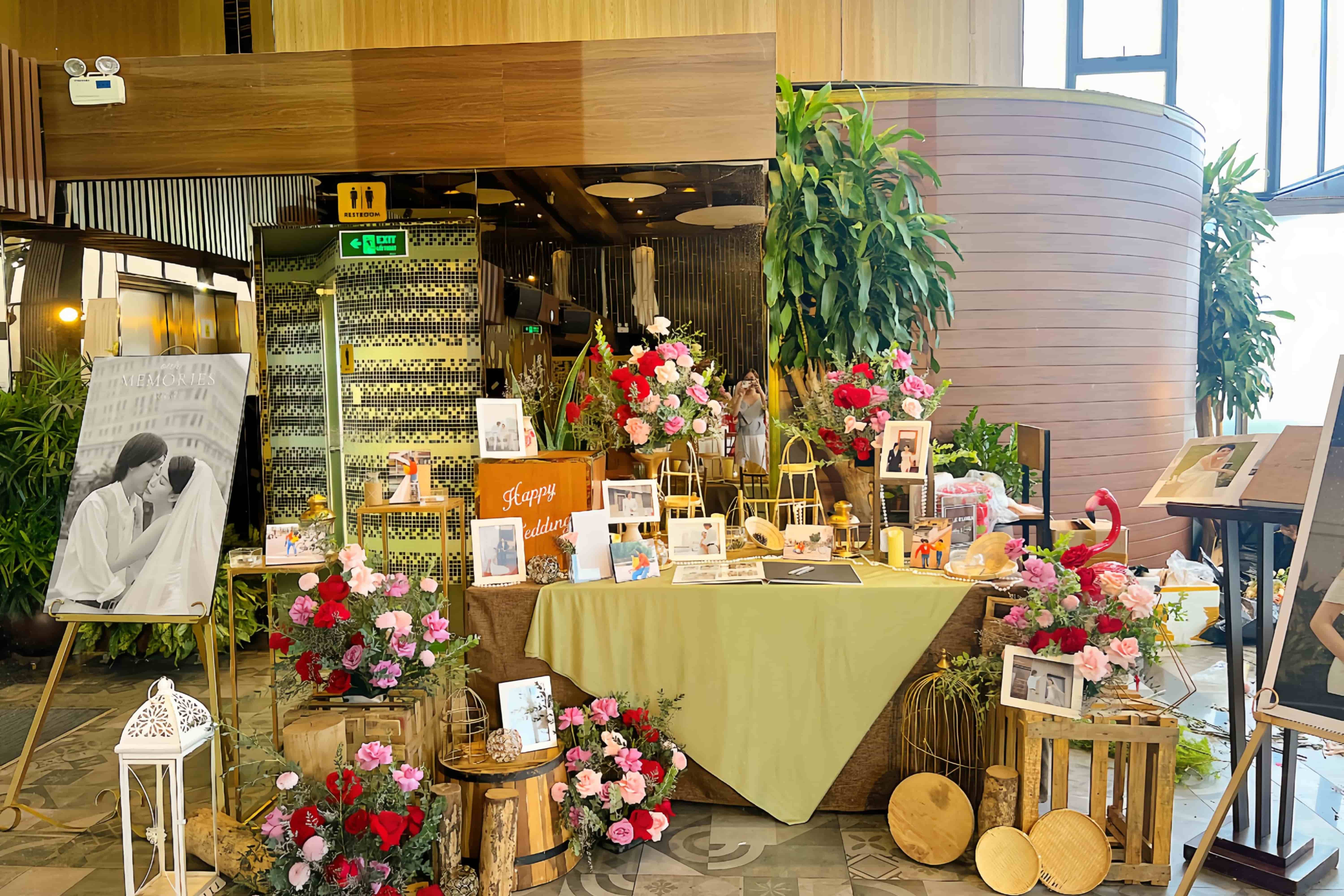 BÀN GALLERY ĐÁM CƯỚI