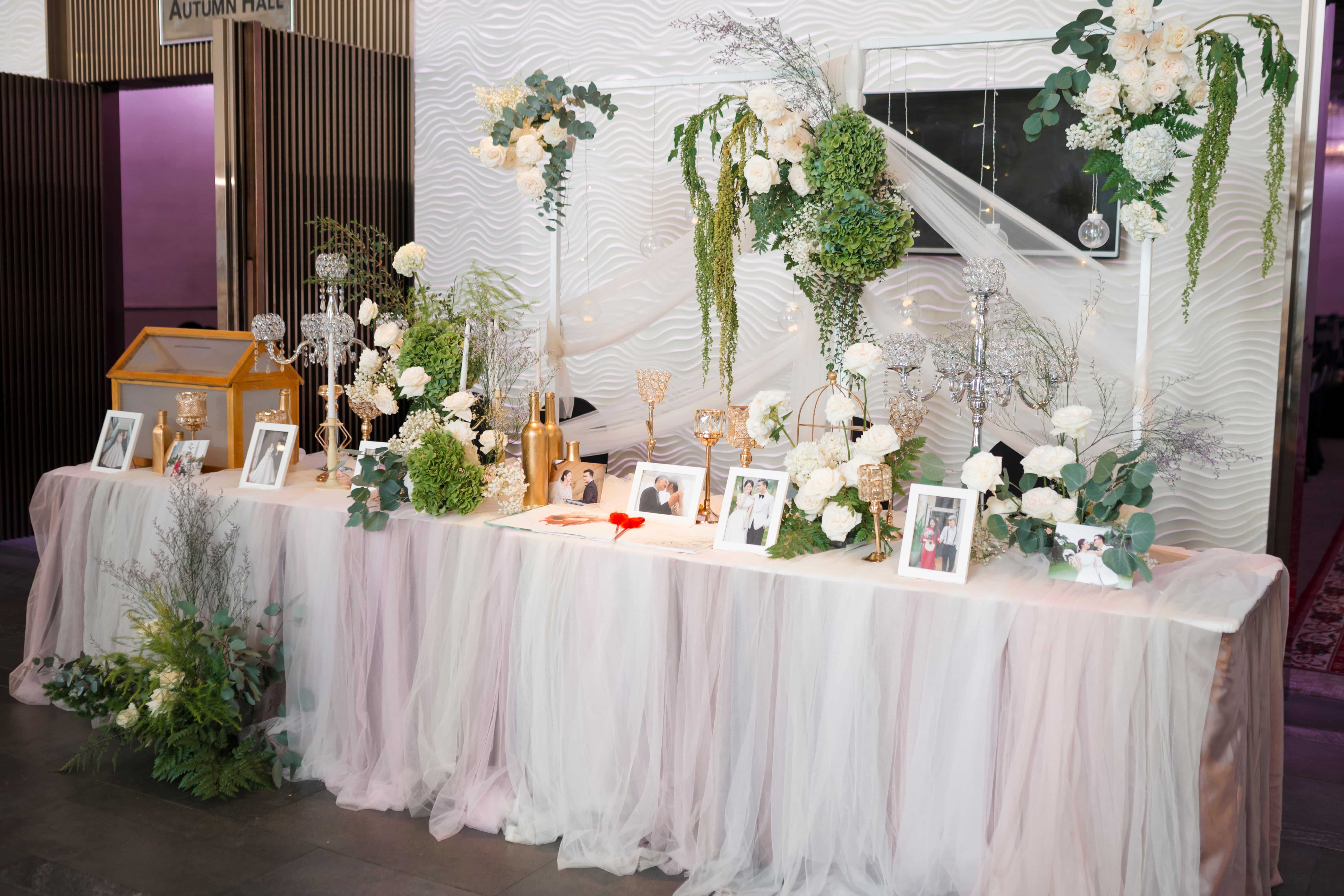 BÀN GALLERY ĐÁM CƯỚI