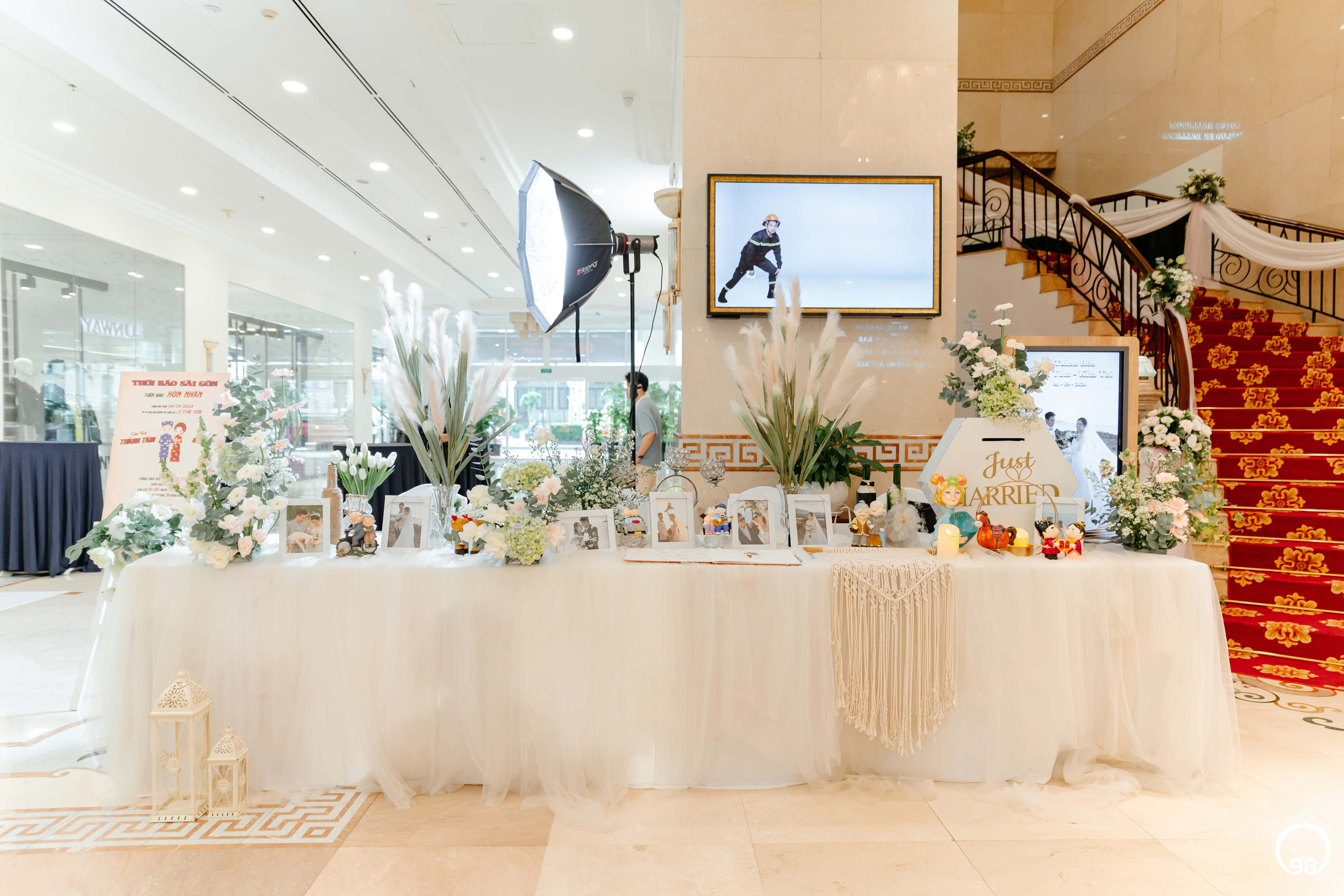 BÀN GALLERY ĐÁM CƯỚI
