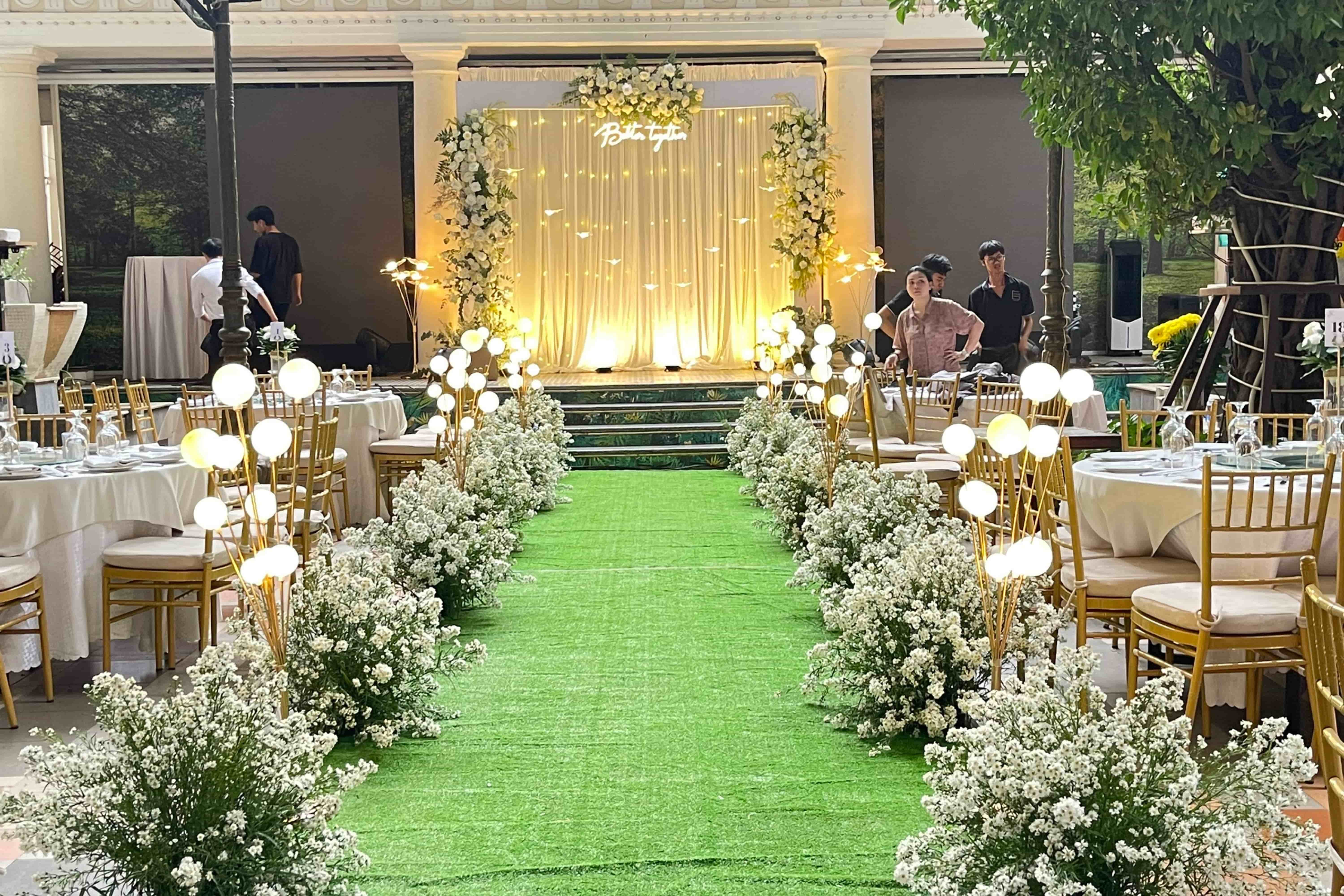 LỐI ĐI SÂN KHẤU  ĐÁM CƯỚI
