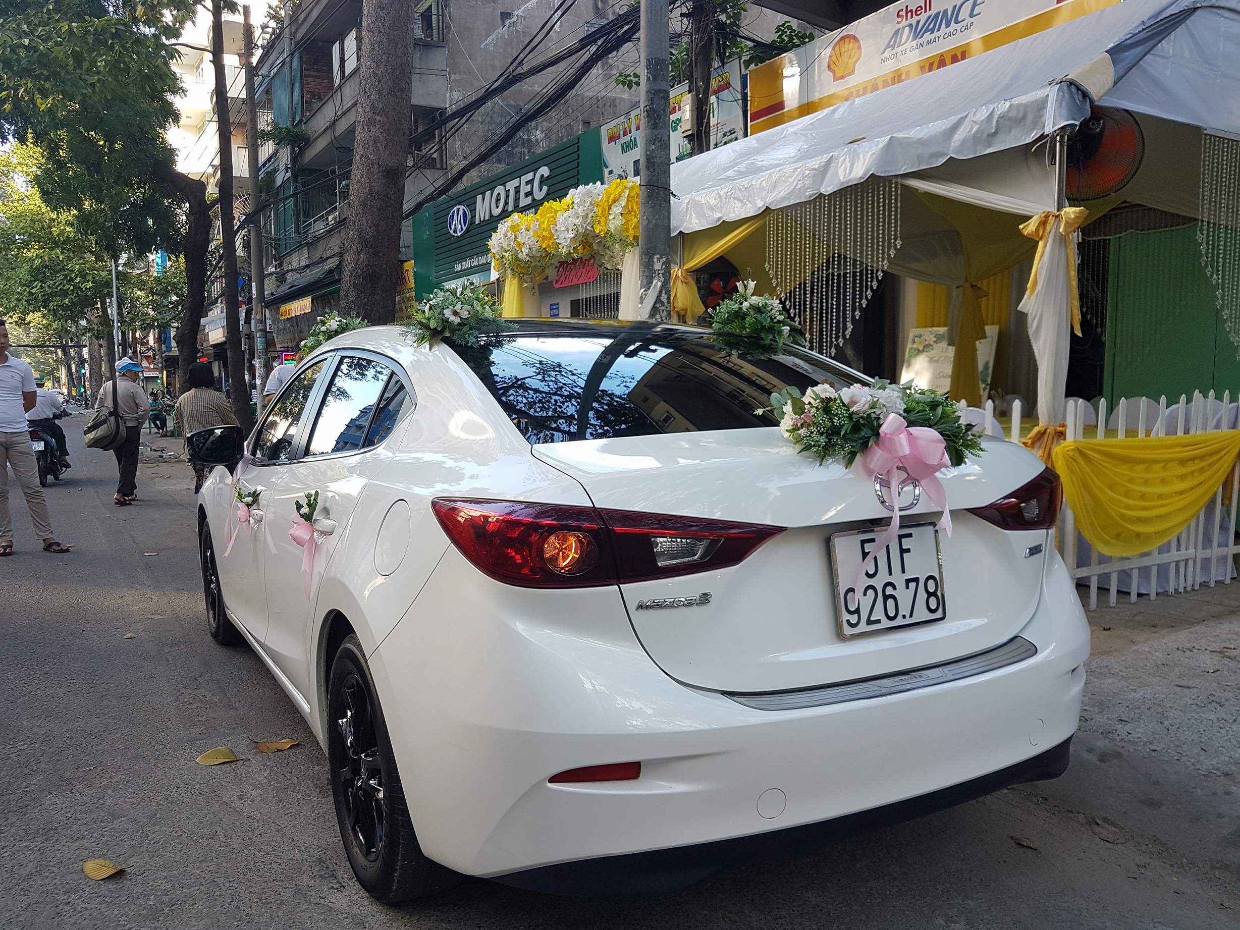 trang trí xe hoa mazda 3