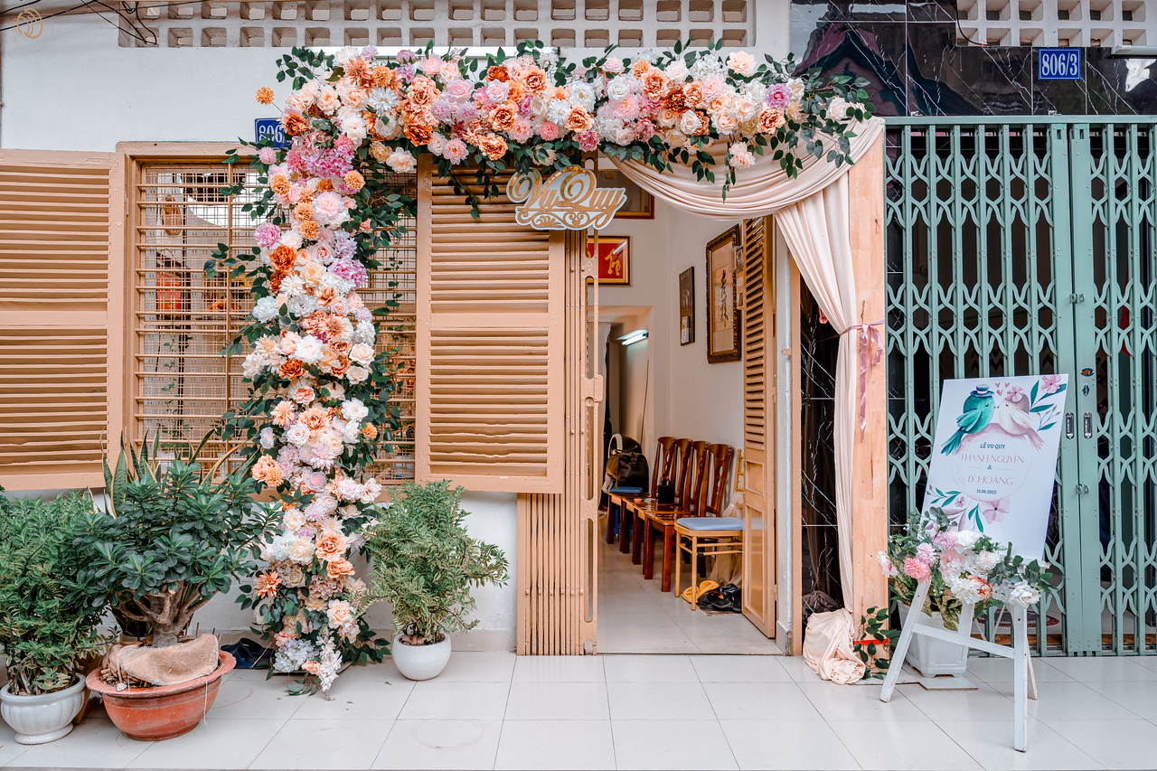 cổng trang trí gia tiên tone hồng