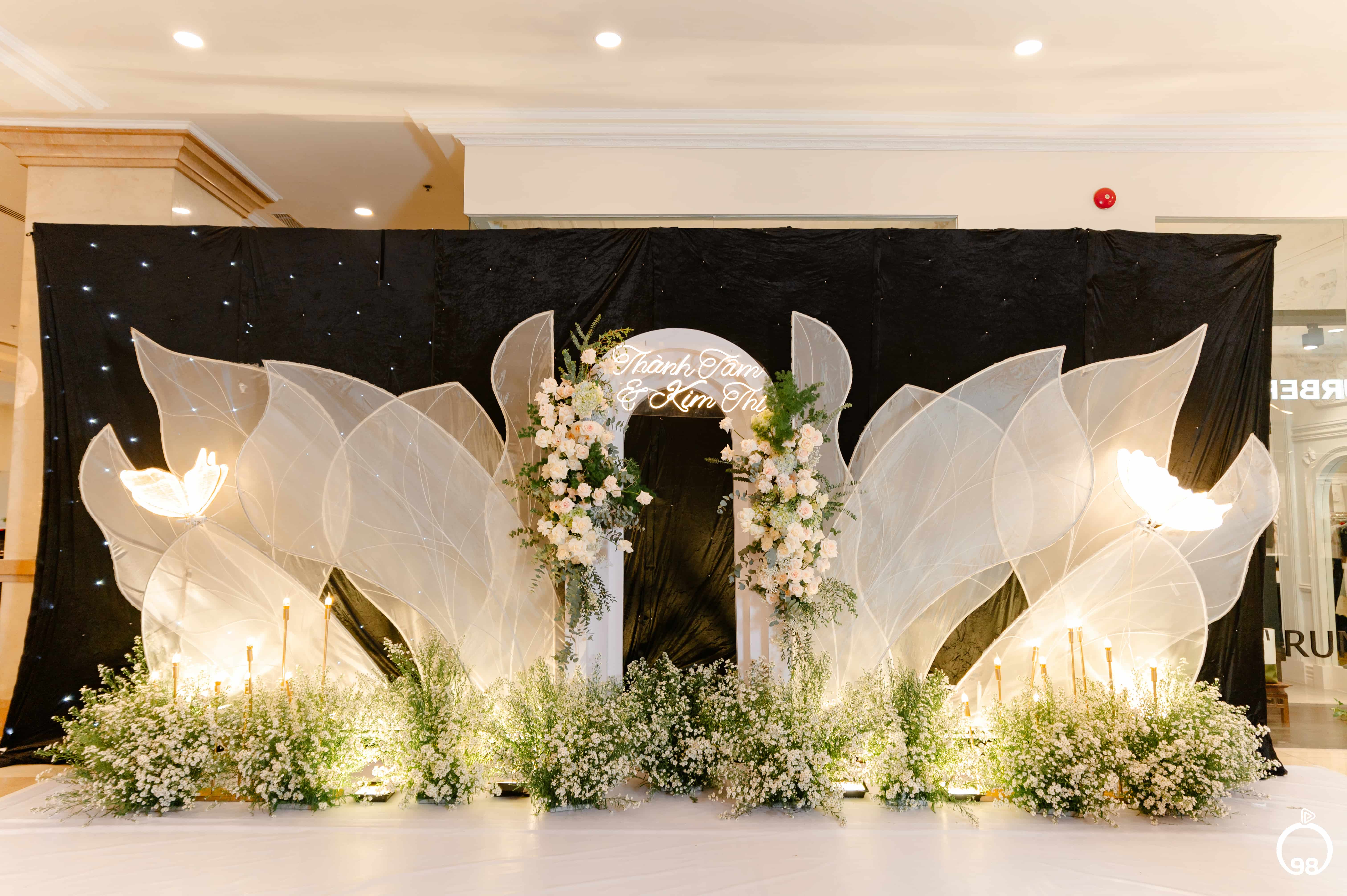 Backdrop chụp hình đám cưới