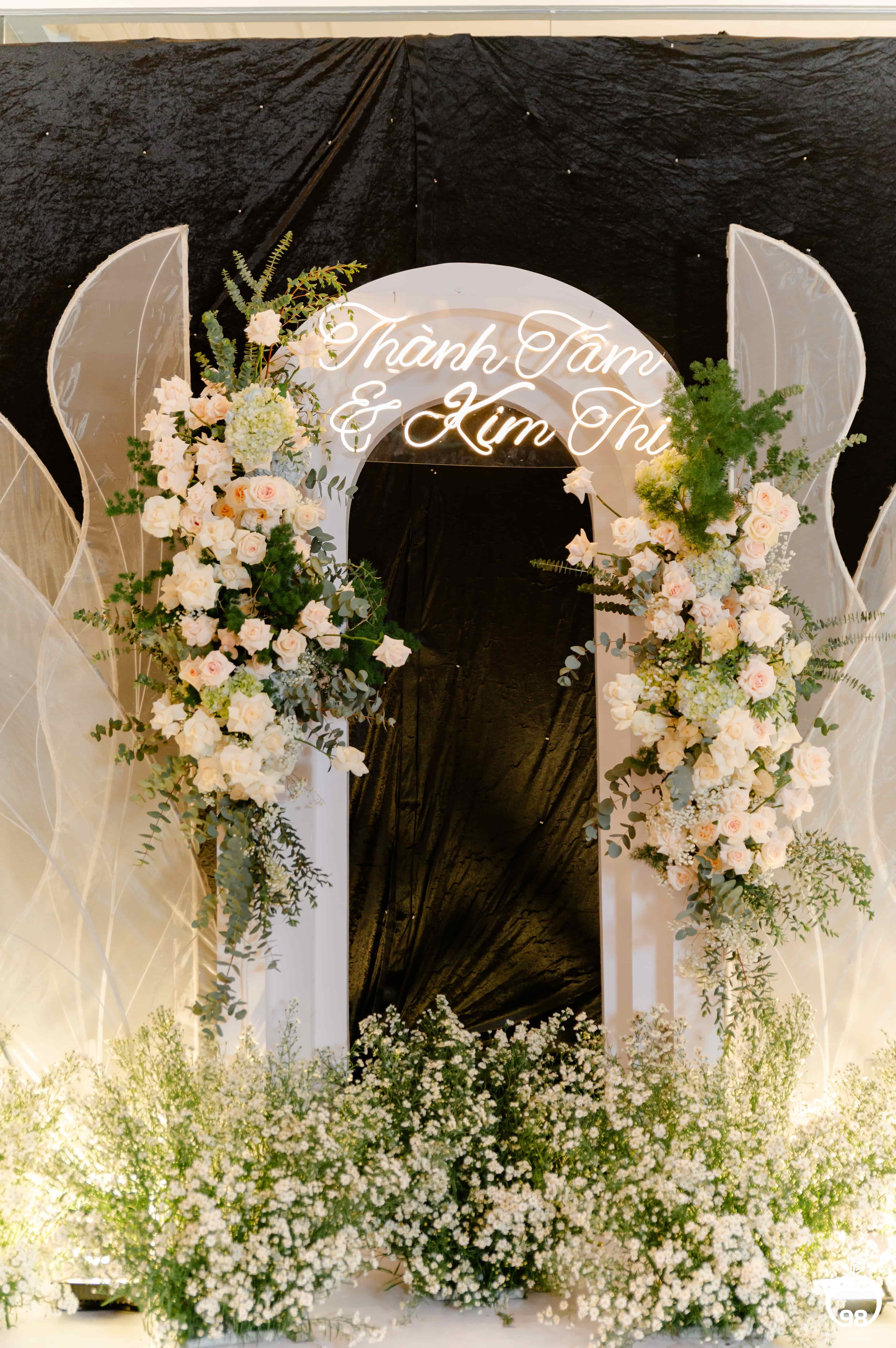 Backdrop chụp hình đám cưới