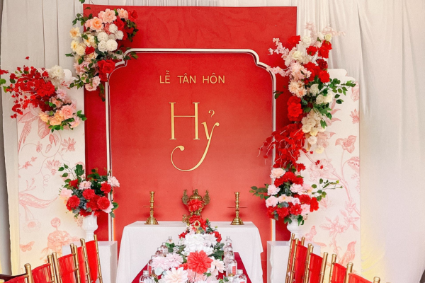 Trang trí gia tiên tone đỏ