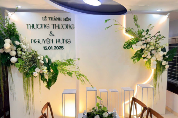 Trang trí gia tiên tone trắng xanh