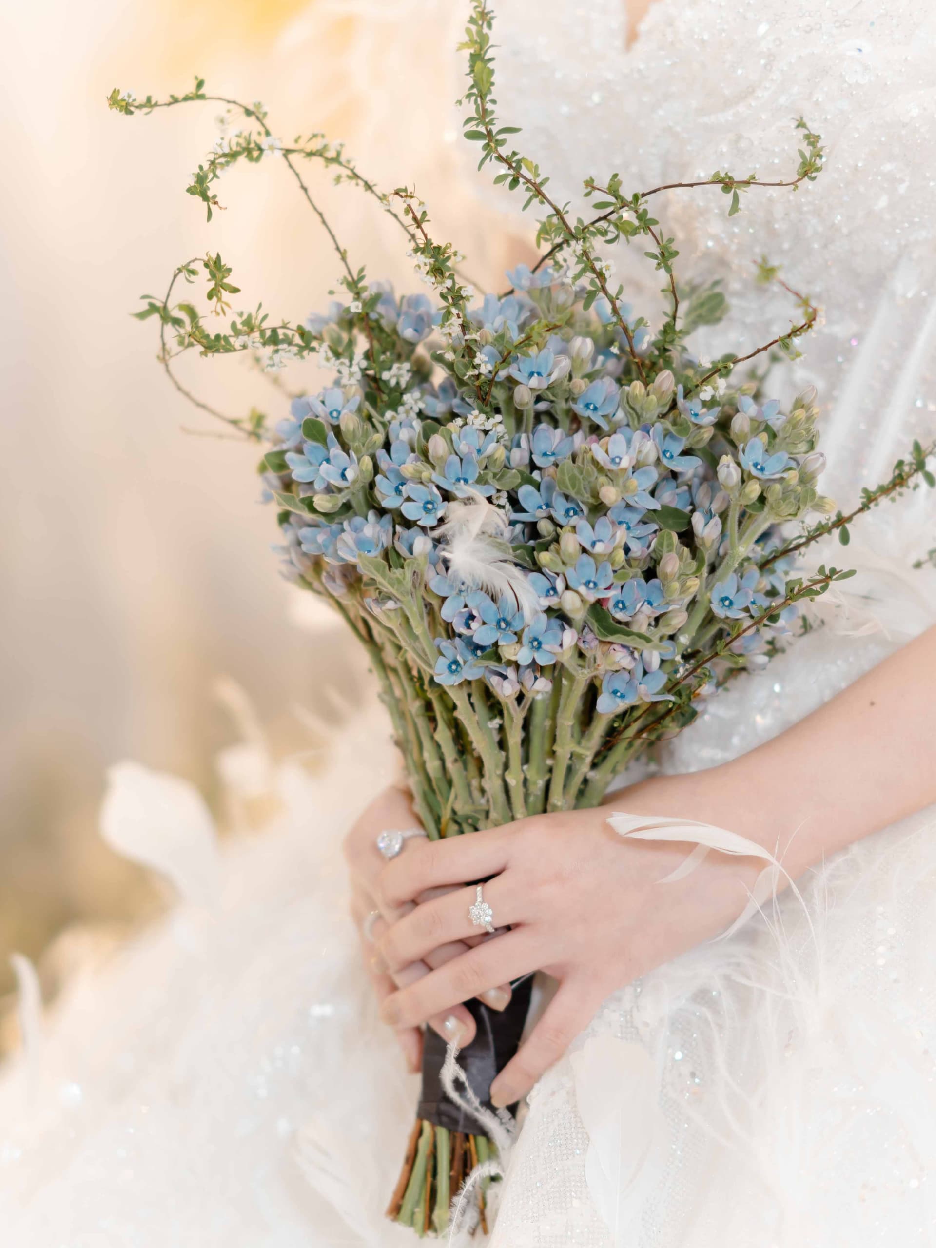 HOA CẦM TAY CÔ DÂU