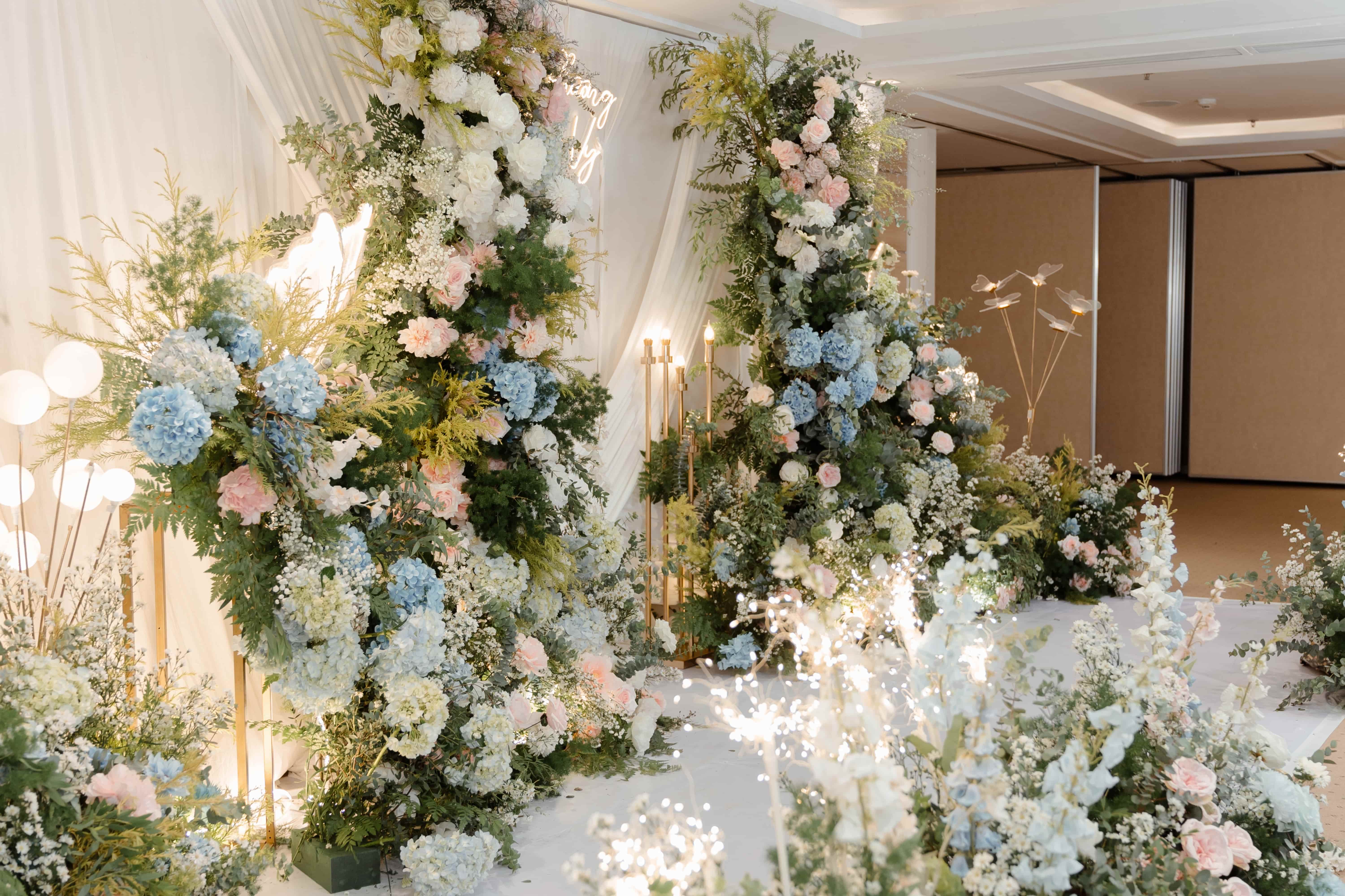 BACKDROP CHỤP HÌNH - 2 TRỤ BẤT ĐỐI XỨNG