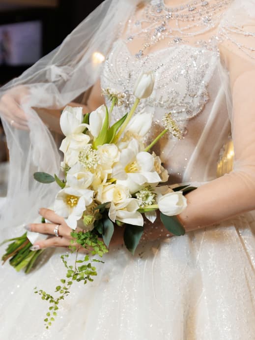 Hoa cầm tay cô dâu