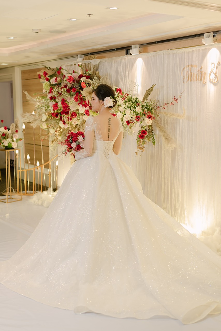 HOA CẦM TAY CÔ DÂU