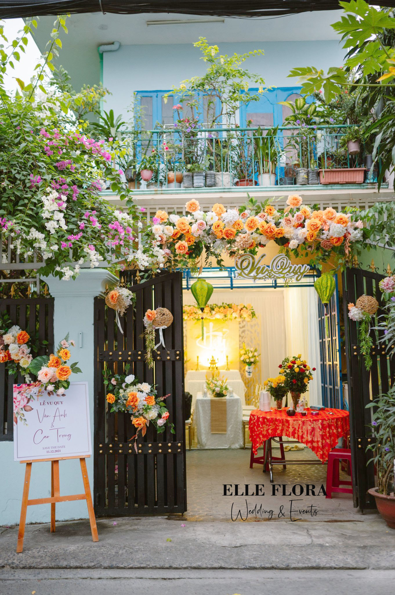 Cổng hoa  trang trí gia tiên cơ bản hoa lụa tone cam