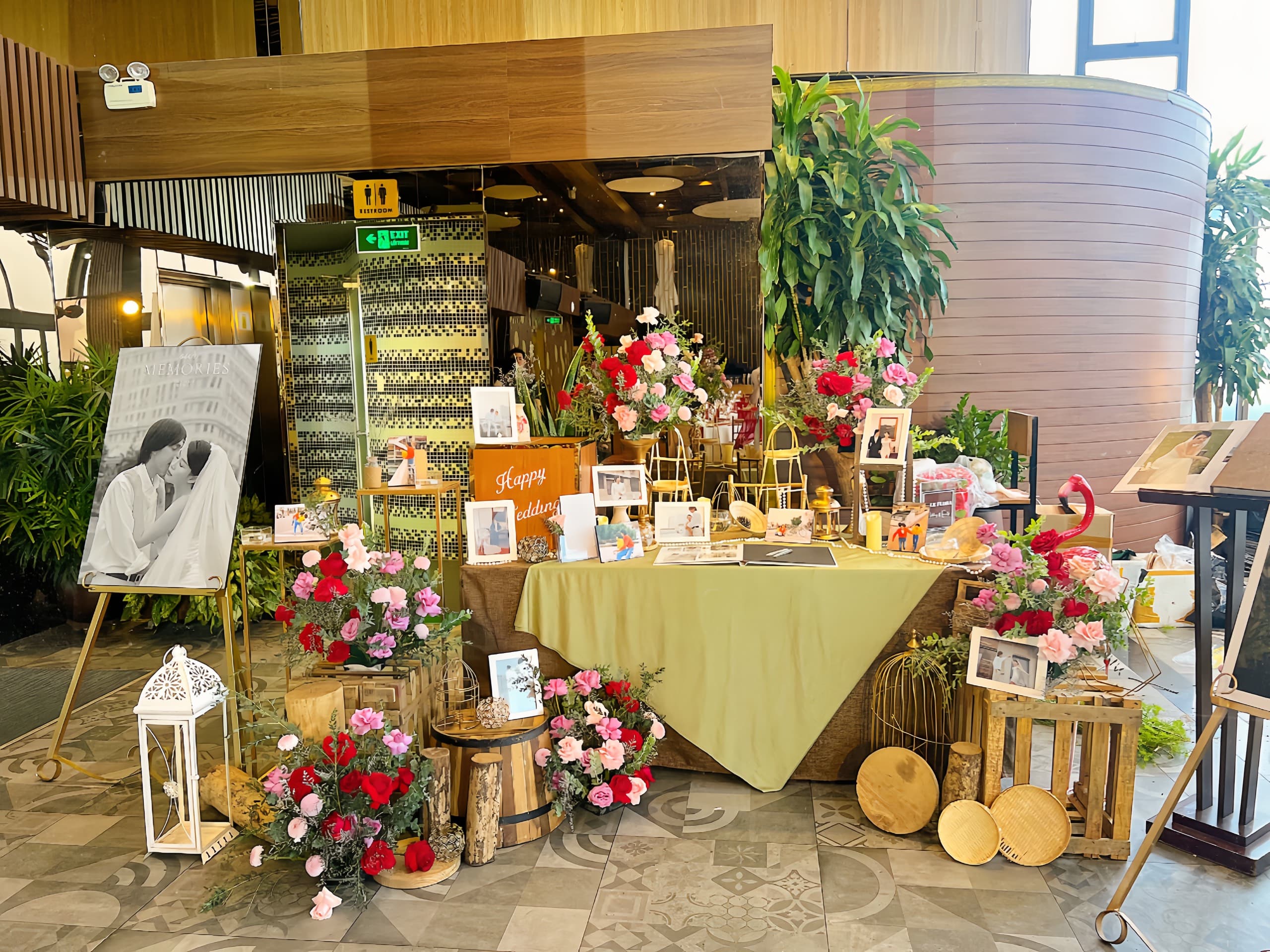 BÀN GALLERY ĐÁM CƯỚI