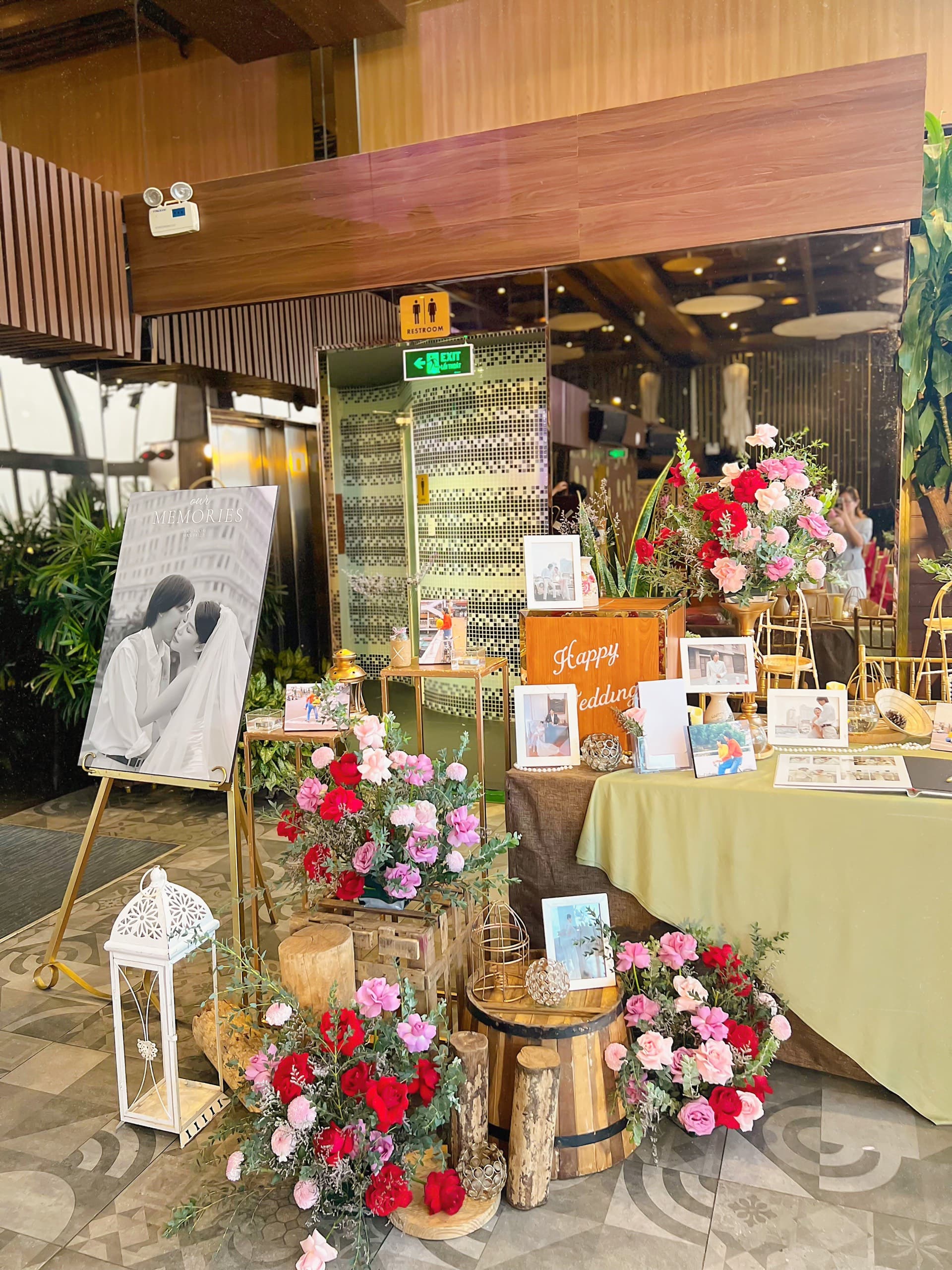 BÀN GALLERY ĐÁM CƯỚI