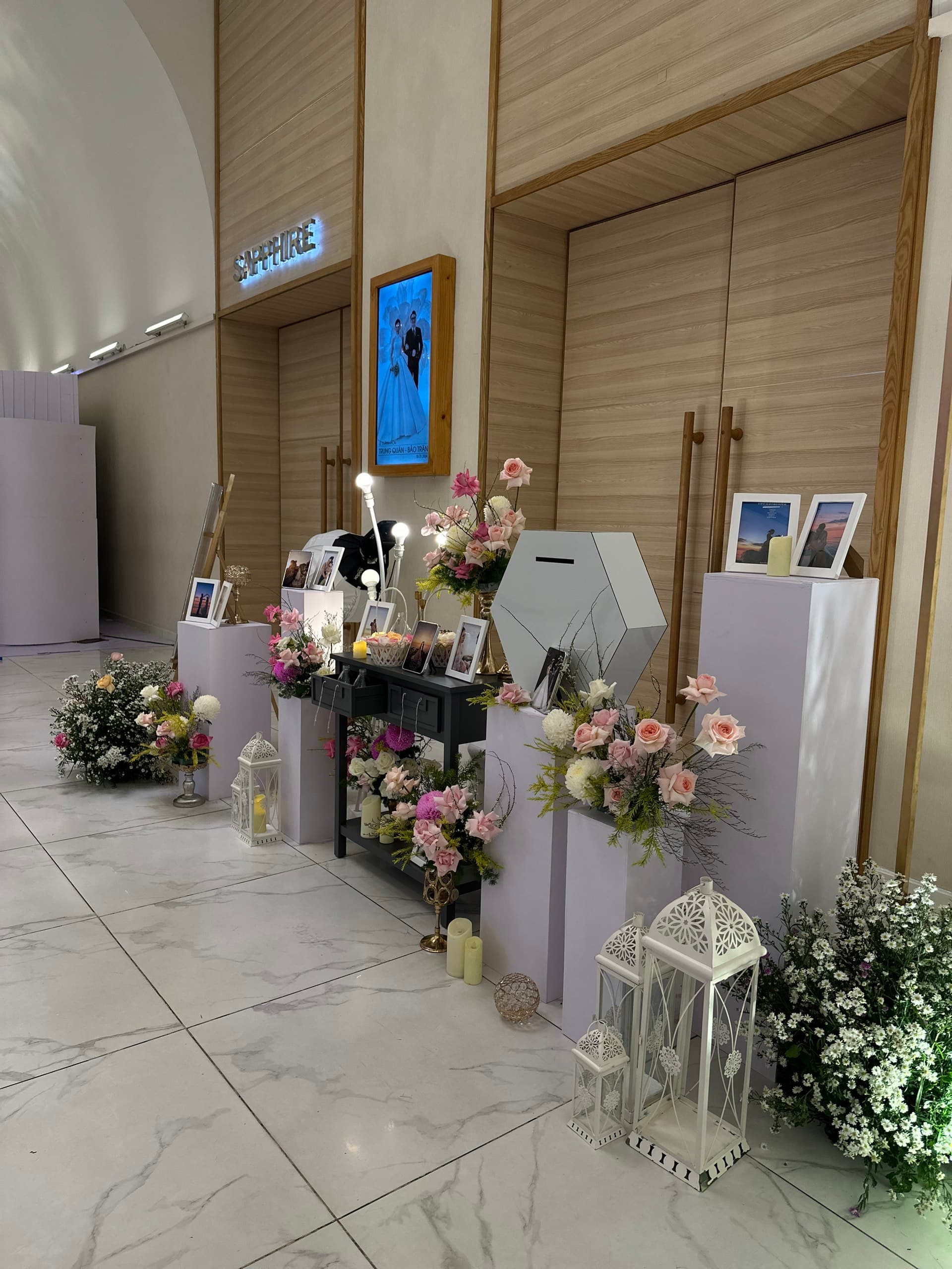BÀN GALLERY ĐÁM CƯỚI