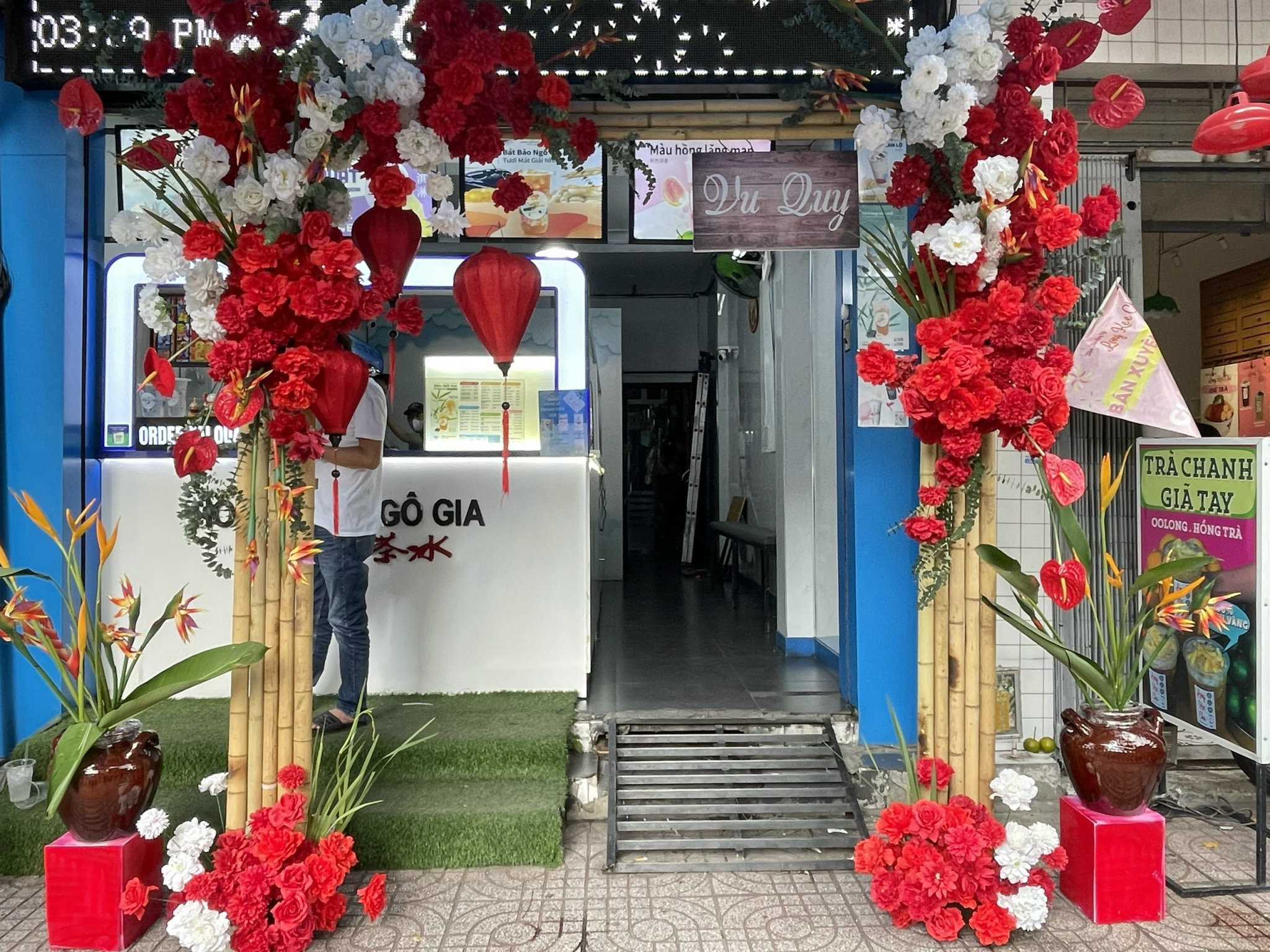 Trang trí gia tiên tone đỏ vàng cam