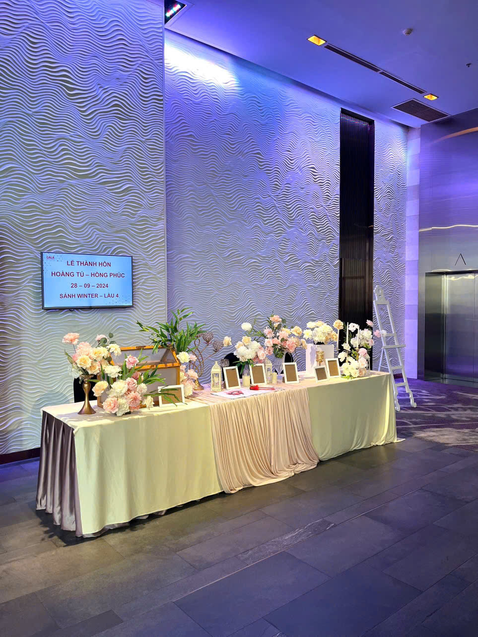 BÀN GALLERY ĐÁM CƯỚI