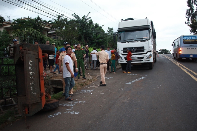 Đắk Lắk: Xe tải tông xe công nông chở đoàn múa lân đón Tết Trung thu
