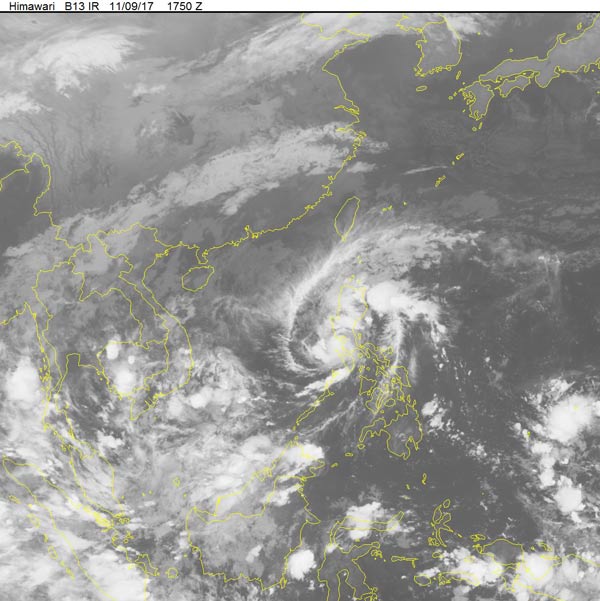 Tin bão mới nhất: Bão số 13 (Haikui) tăng tốc vùn vụt, có thể đi vào Bắc Bộ