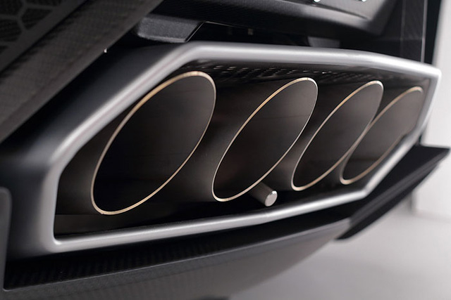 Ống xả Lamborghini là loa có công suất 600W