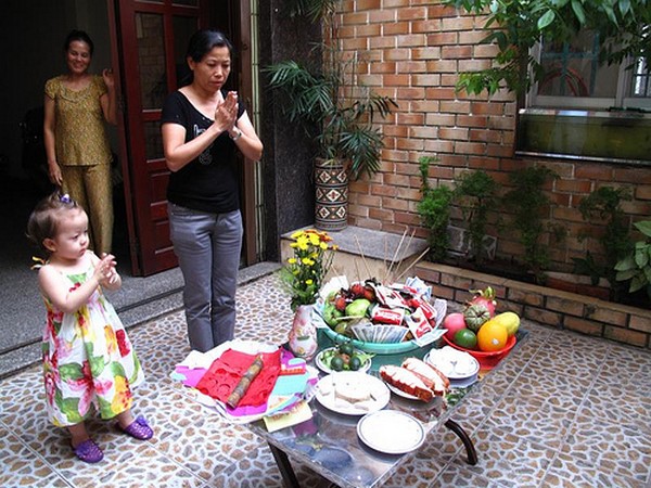 Cúng Rằm Trung Thu Như Thế Nào: Hướng Dẫn Chi Tiết và Các Mẫu Văn Khấn