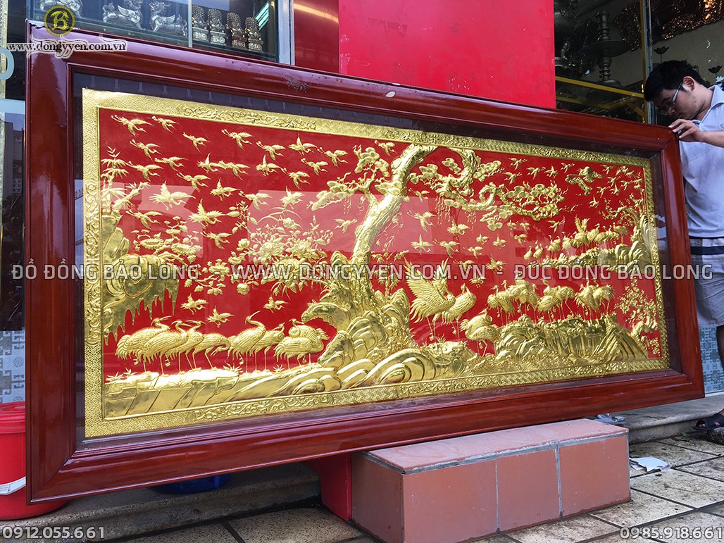 Tranh Tùng Hạc Diên Niên mạ vàng 24k được nghệ nhân chạm tinh xảo
