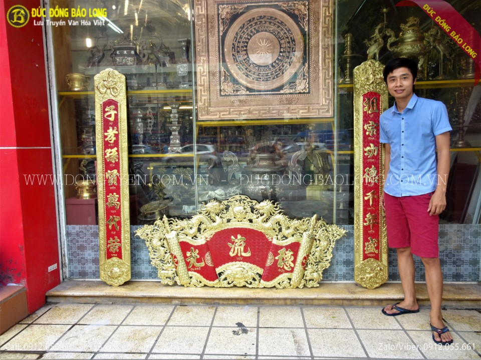 Cuốn thư - Câu đối bằng đồng mạ vàng