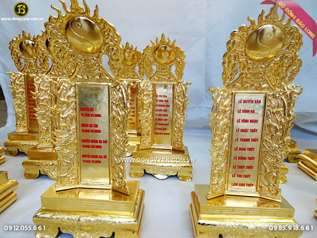 Bài vị được chạm thủ công tỉ mỉ, tinh xảo
