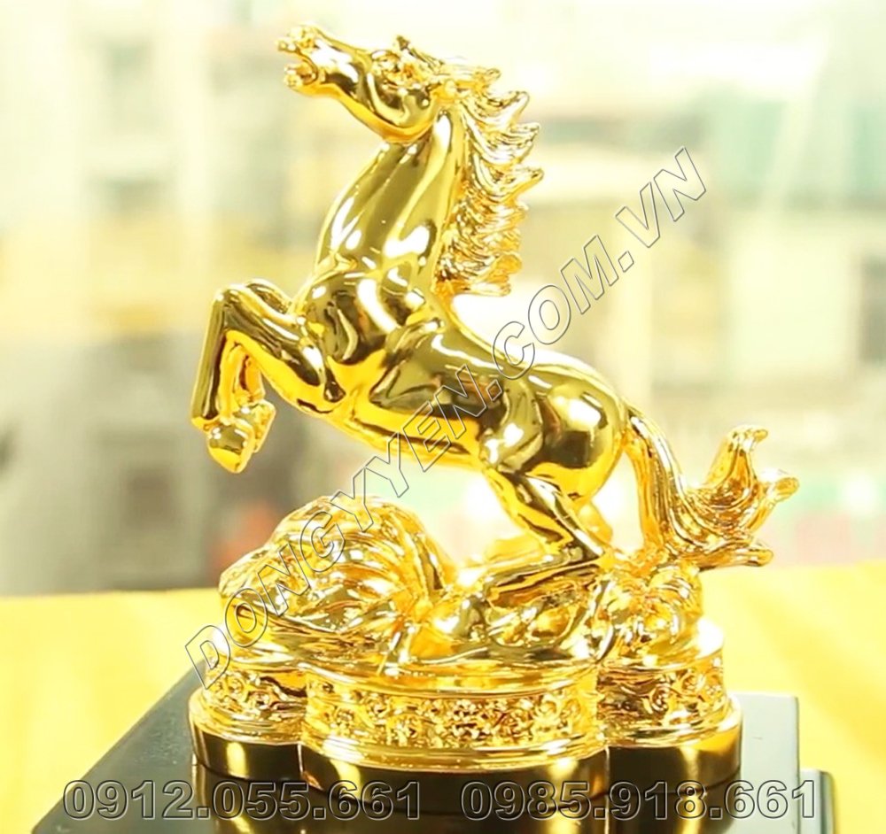 Ngựa mạ vàng, món quà các sếp tuổi Ngựa yêu thích nhất