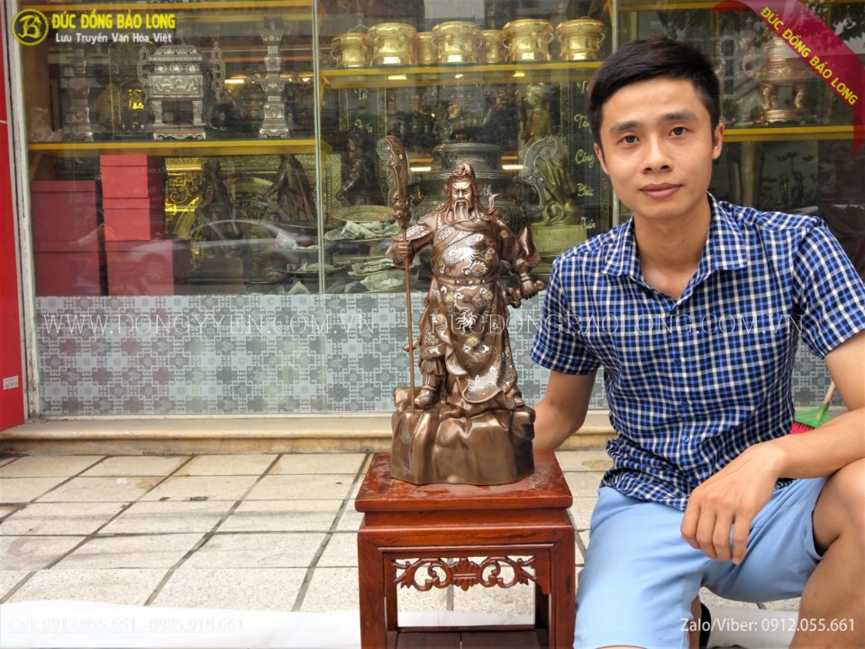 Tượng quan công đứng chống đao bằng đồng nồi hè, khảm tam khí cao cấp 48cm