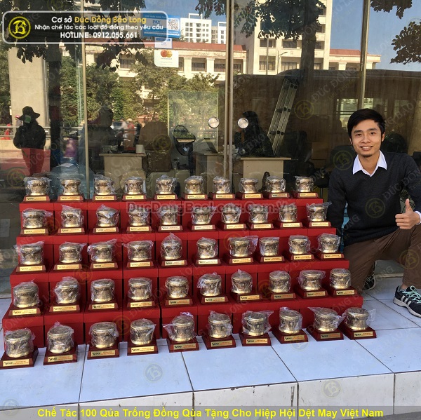 Chế tác 100 quả trống đồng cho Hiệp Hội Dệt May Việt Nam