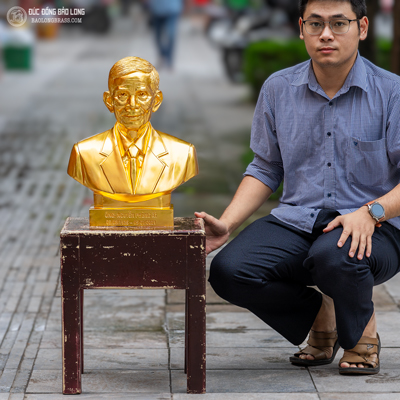 Tượng Chân Dung Cụ Ông Bằng Đồng Dát Vàng Cao 48cm