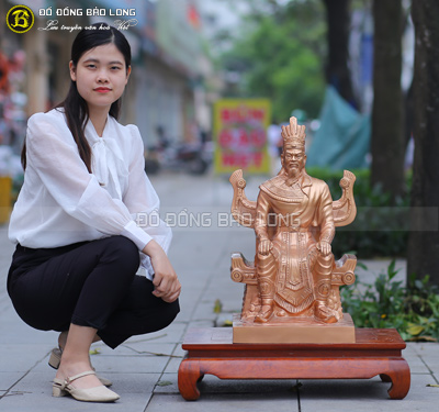 Tượng Hùng Vương ngồi ngai bằng đồng đỏ cao 60cm