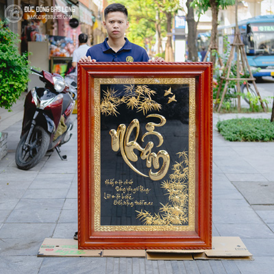 Tranh Chữ Nhẫn Thư Pháp Bằng Đồng Mạ Vàng 24K Khung Gỗ Gõ Đỏ Khổ 1m27 x 89cm