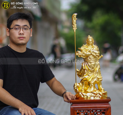 Tượng Quan Công đứng khoanh tay dát vàng 9999 48cm