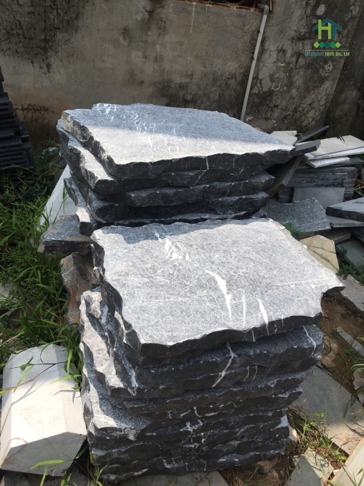 Đá bước dạo đen khò chải